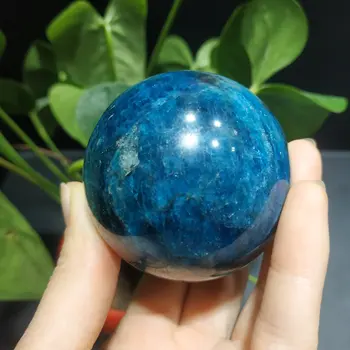 Didmeninė gamtinių Mėlyna apatite akmens srityje kristalų reiki healing kamuolys
