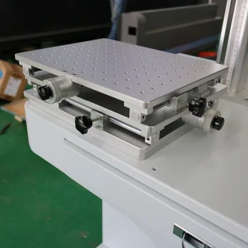 Pluošto lazerinio ženklinimo mašinos, metalo graviravimas mašina 2D darbo stalo